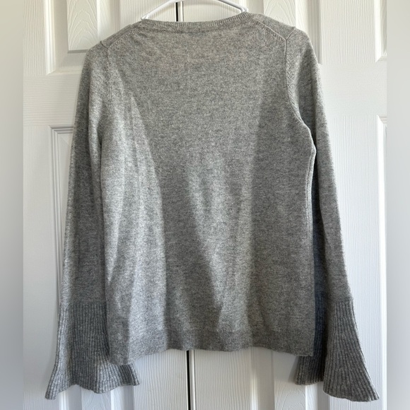 Lark & Ro gray bell sleeve cashmere sweater size small - Picture 2 of 6